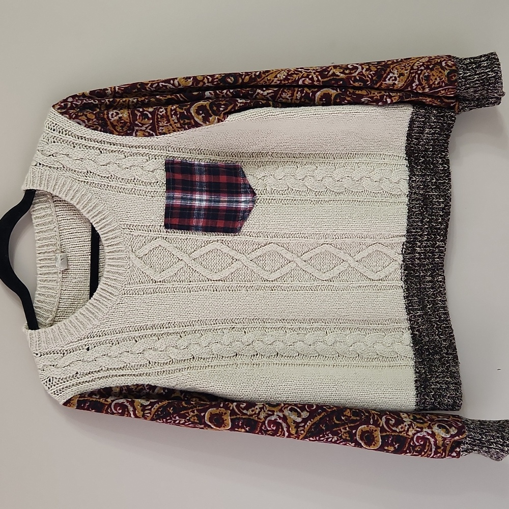 🔻 Boho Sweater By Gimmicks by BKE wirh Paisley Sleeve